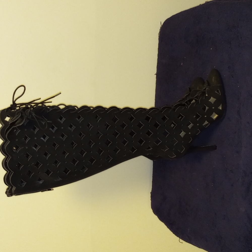 Lace up under the knee boot